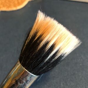 MAC 187 Synthetic Duo Fibre Face Brush